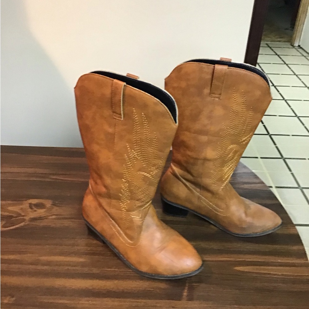 Women’s Cowboy Boots. Size 38.